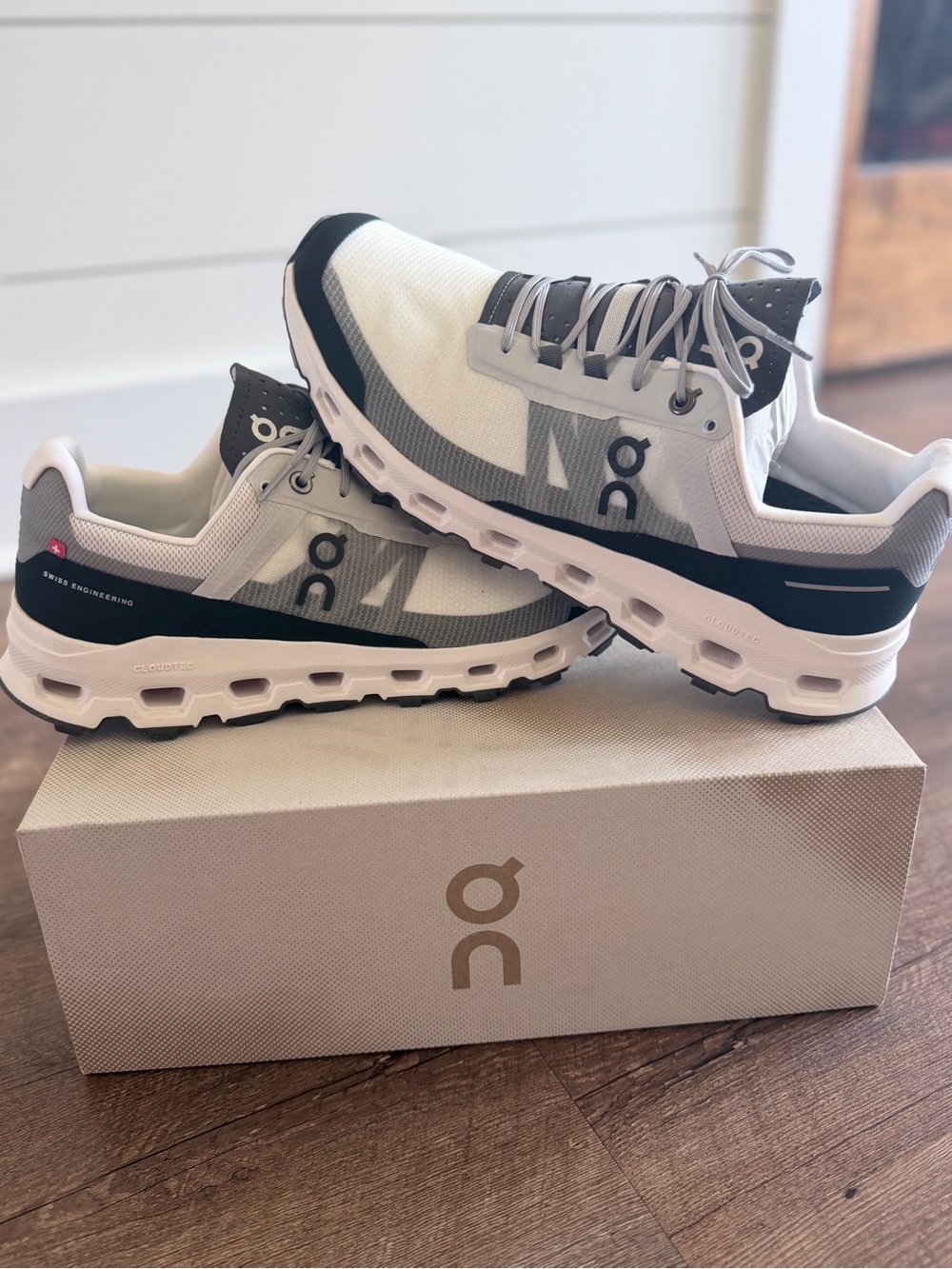On Cloudswift Men's Athletic Shoes in White/Gray/Black